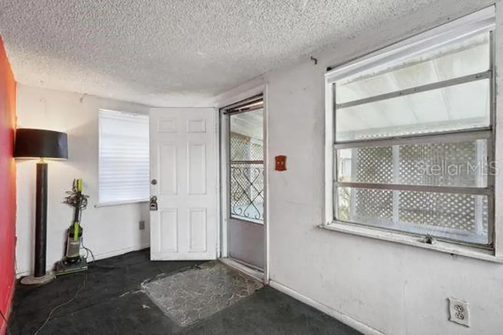 132 Pine Street Orlando FL 32824