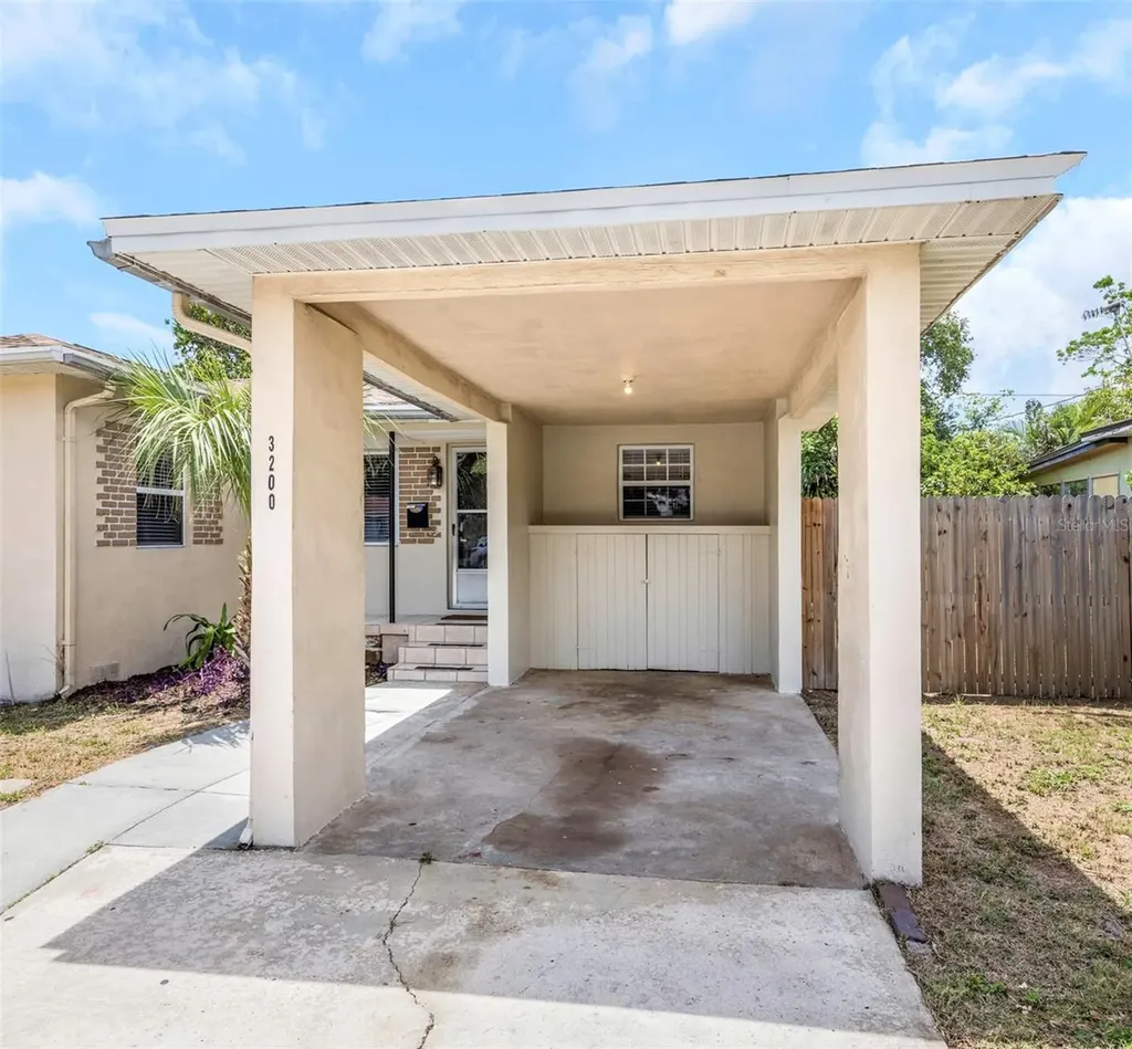 3200 33rd Avenue N St Petersburg FL 33713