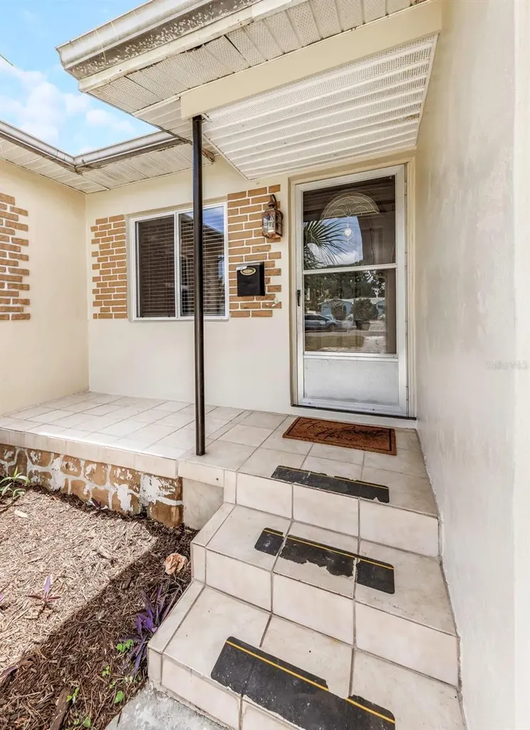 3200 33rd Avenue N St Petersburg FL 33713