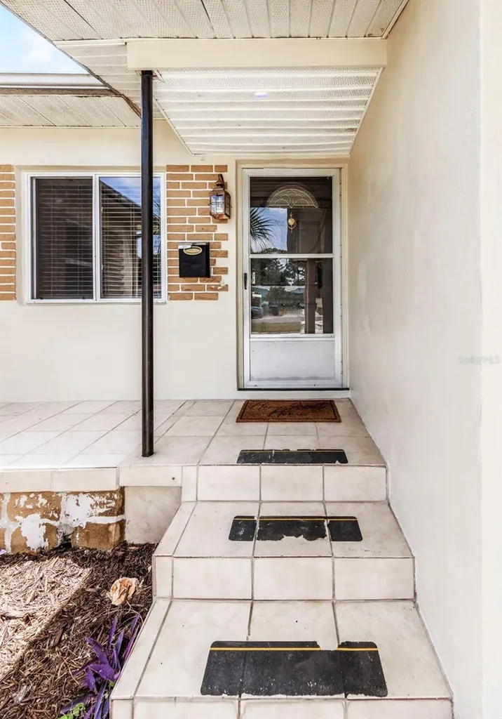 3200 33rd Avenue N St Petersburg FL 33713