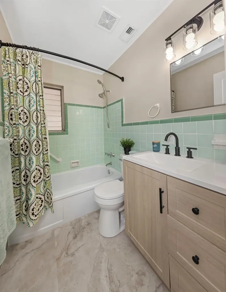 3200 33rd Avenue N St Petersburg FL 33713
