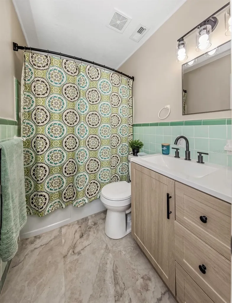 3200 33rd Avenue N St Petersburg FL 33713
