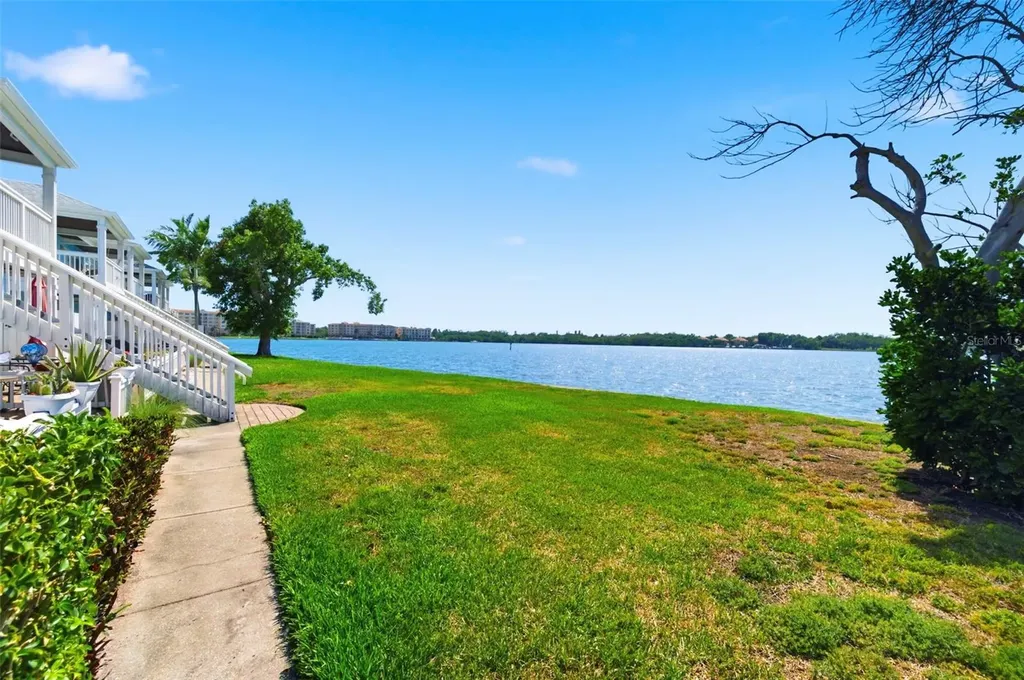 5107 Salmon Drive SE St Petersburg FL 33705