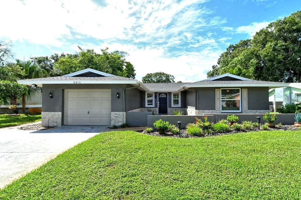 6213 34th Avenue W Bradenton FL 34209