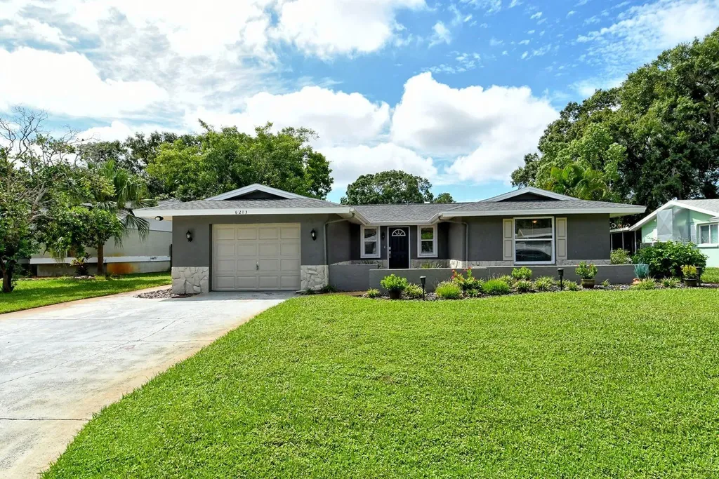 6213 34th Avenue W Bradenton FL 34209
