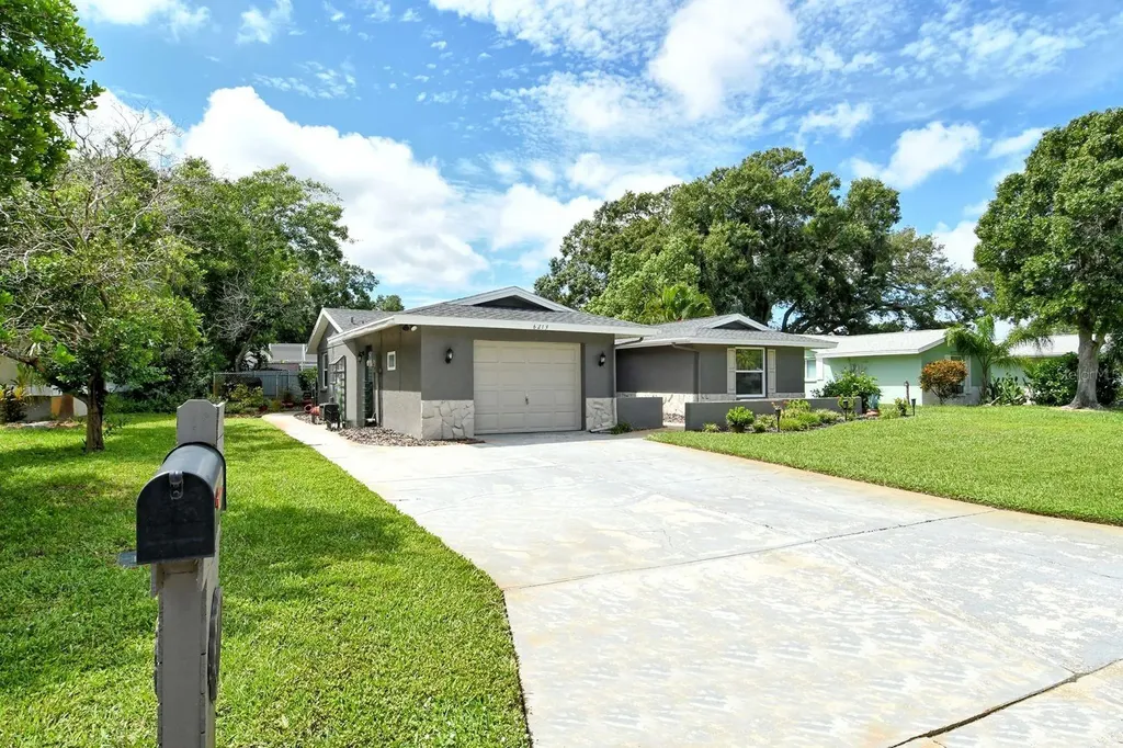 6213 34th Avenue W Bradenton FL 34209