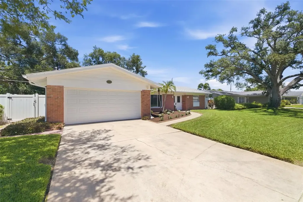 6477 33rd Avenue N St Petersburg FL 33710