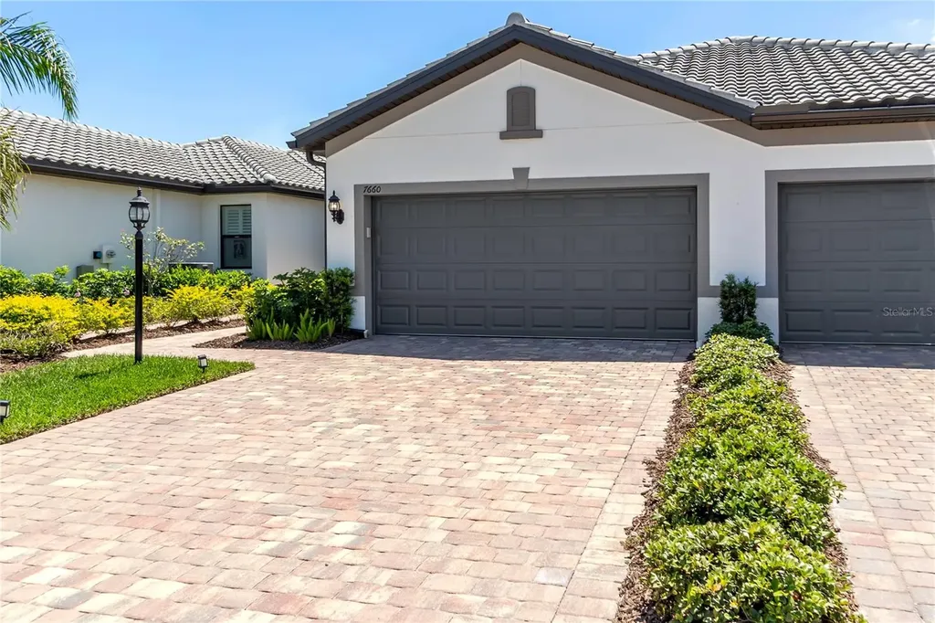 7660 Summerland Cove Bradenton FL 34202