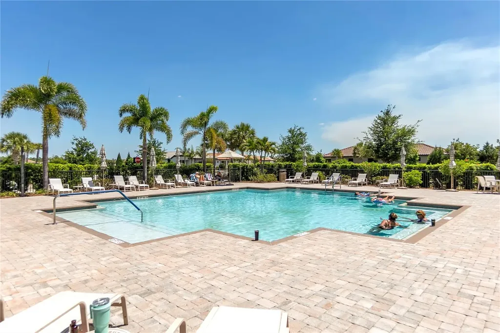 7660 Summerland Cove Bradenton FL 34202