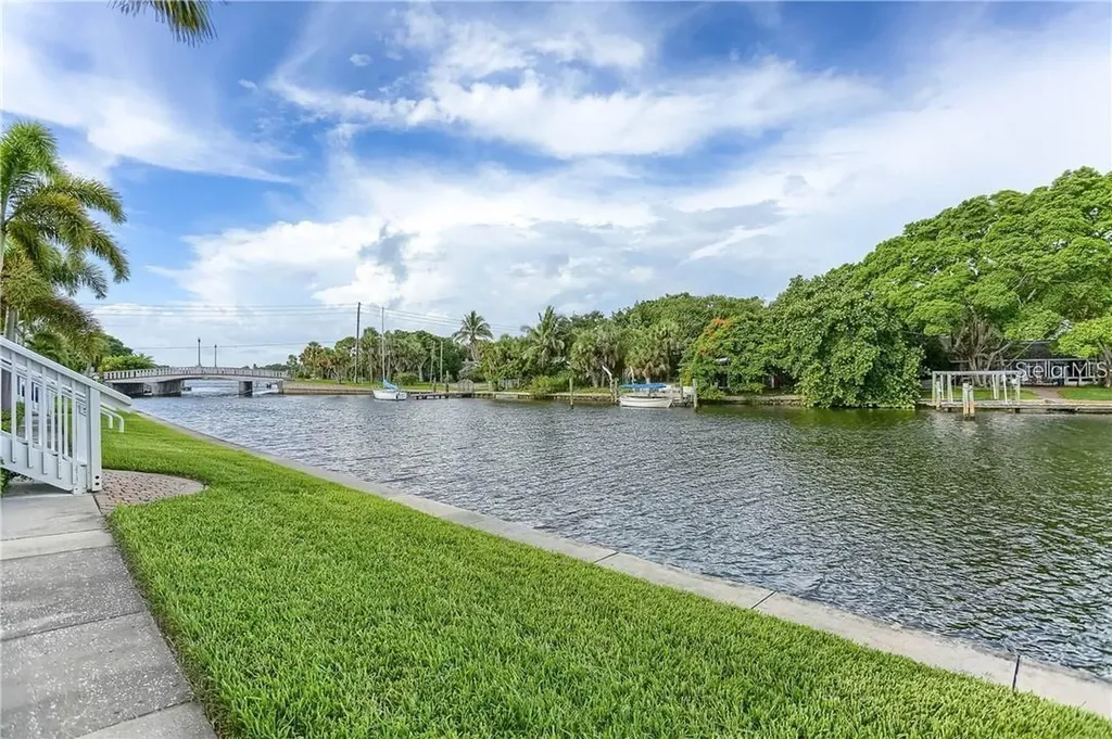3873 Pompano Drive SE St Petersburg FL 33705