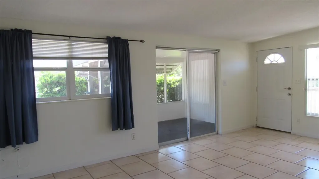 2211 Emory Avenue Bradenton FL 34207