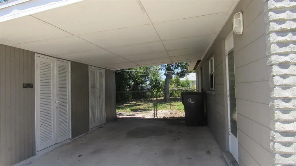 2211 Emory Avenue Bradenton FL 34207