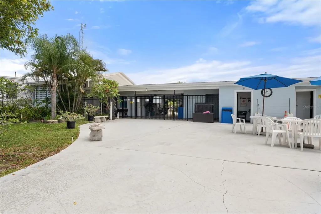 2211 Emory Avenue Bradenton FL 34207