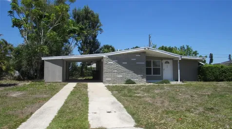 2211 Emory Avenue Bradenton FL 34207
