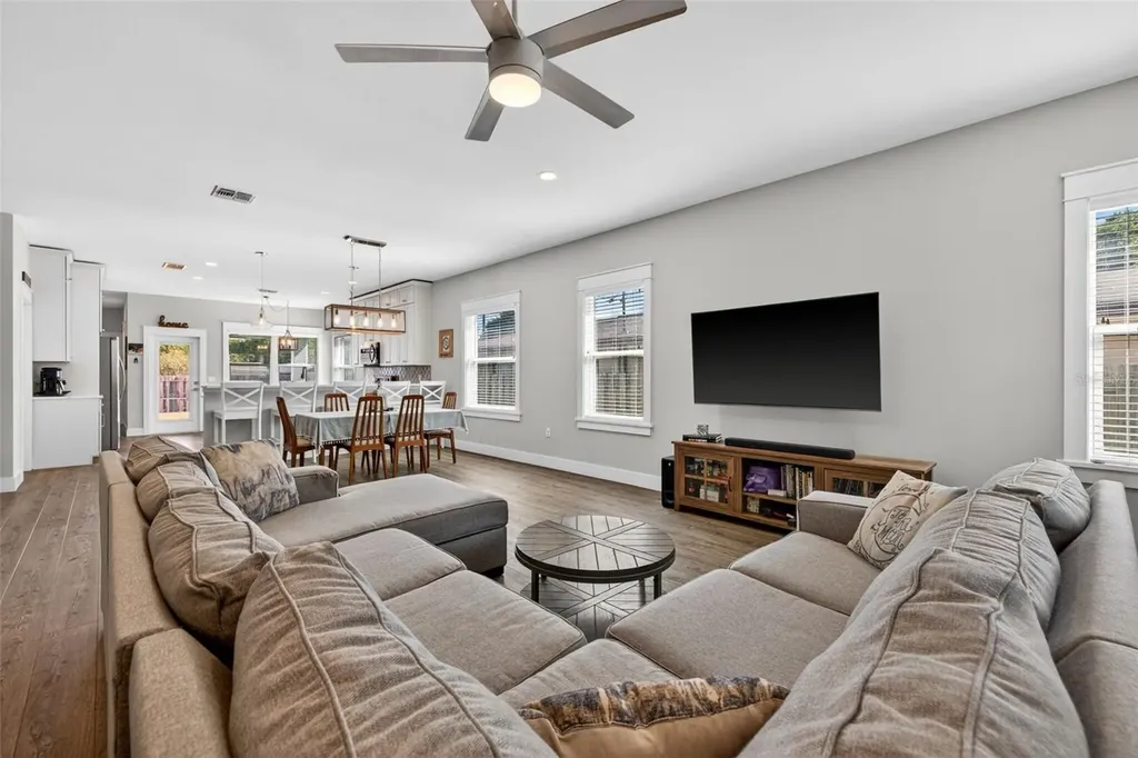 1137 55th Avenue N St Petersburg FL 33703