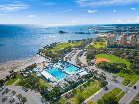 1137 55th Avenue N St Petersburg FL 33703
