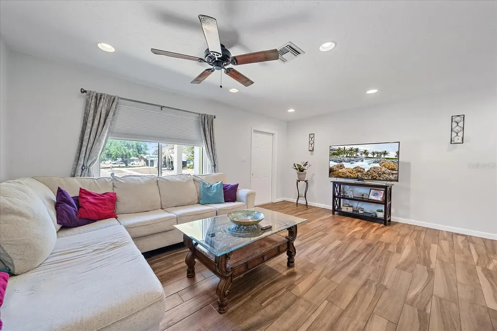 3247 Woodmont Drive Sarasota FL 34232