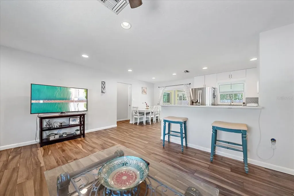 3247 Woodmont Drive Sarasota FL 34232