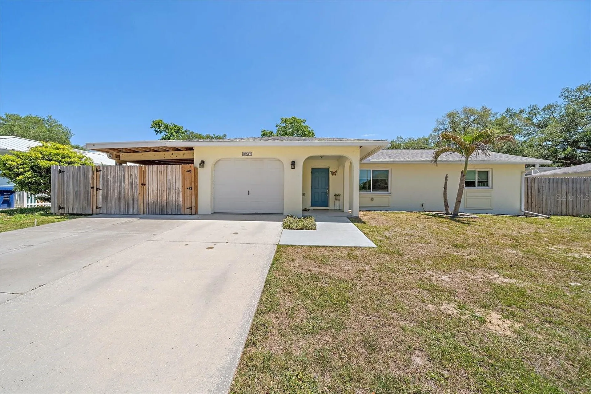 3247 Woodmont Drive Sarasota FL 34232
