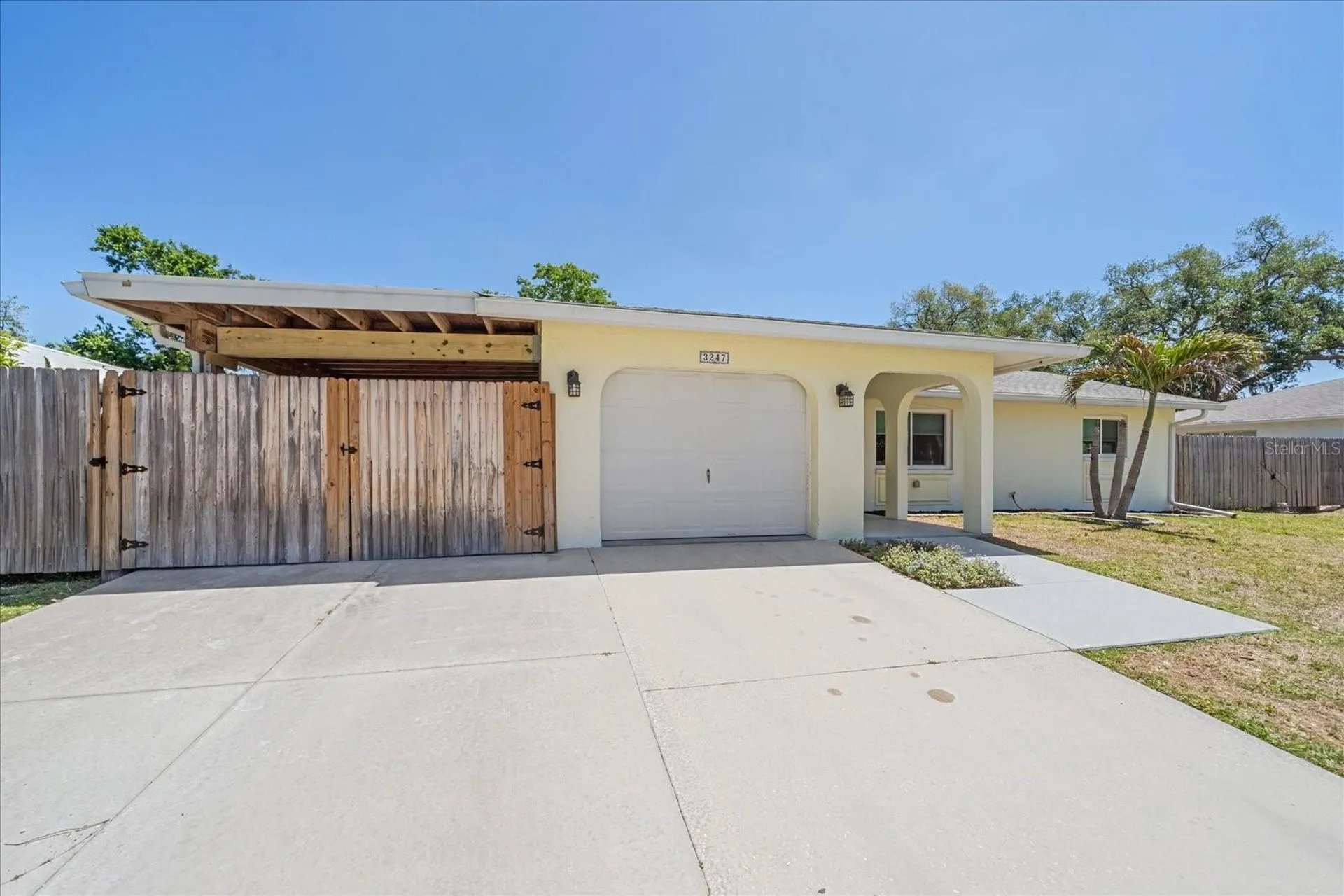 3247 Woodmont Drive Sarasota FL 34232