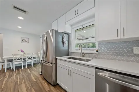 3247 Woodmont Drive Sarasota FL 34232