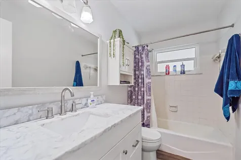 3247 Woodmont Drive Sarasota FL 34232