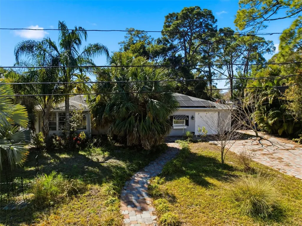 208 48th Avenue N St Petersburg FL 33703