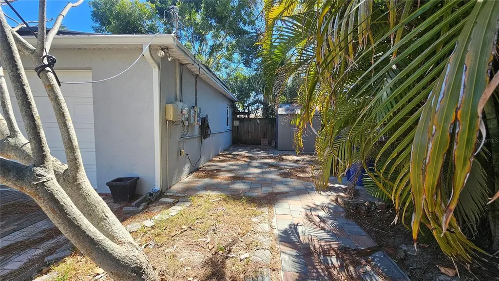 208 48th Avenue N St Petersburg FL 33703