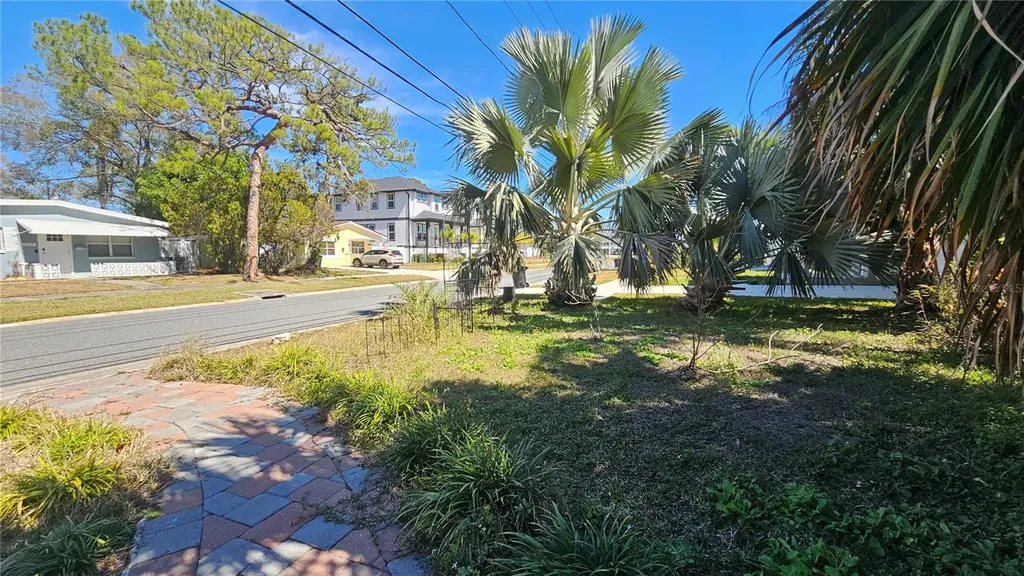208 48th Avenue N St Petersburg FL 33703