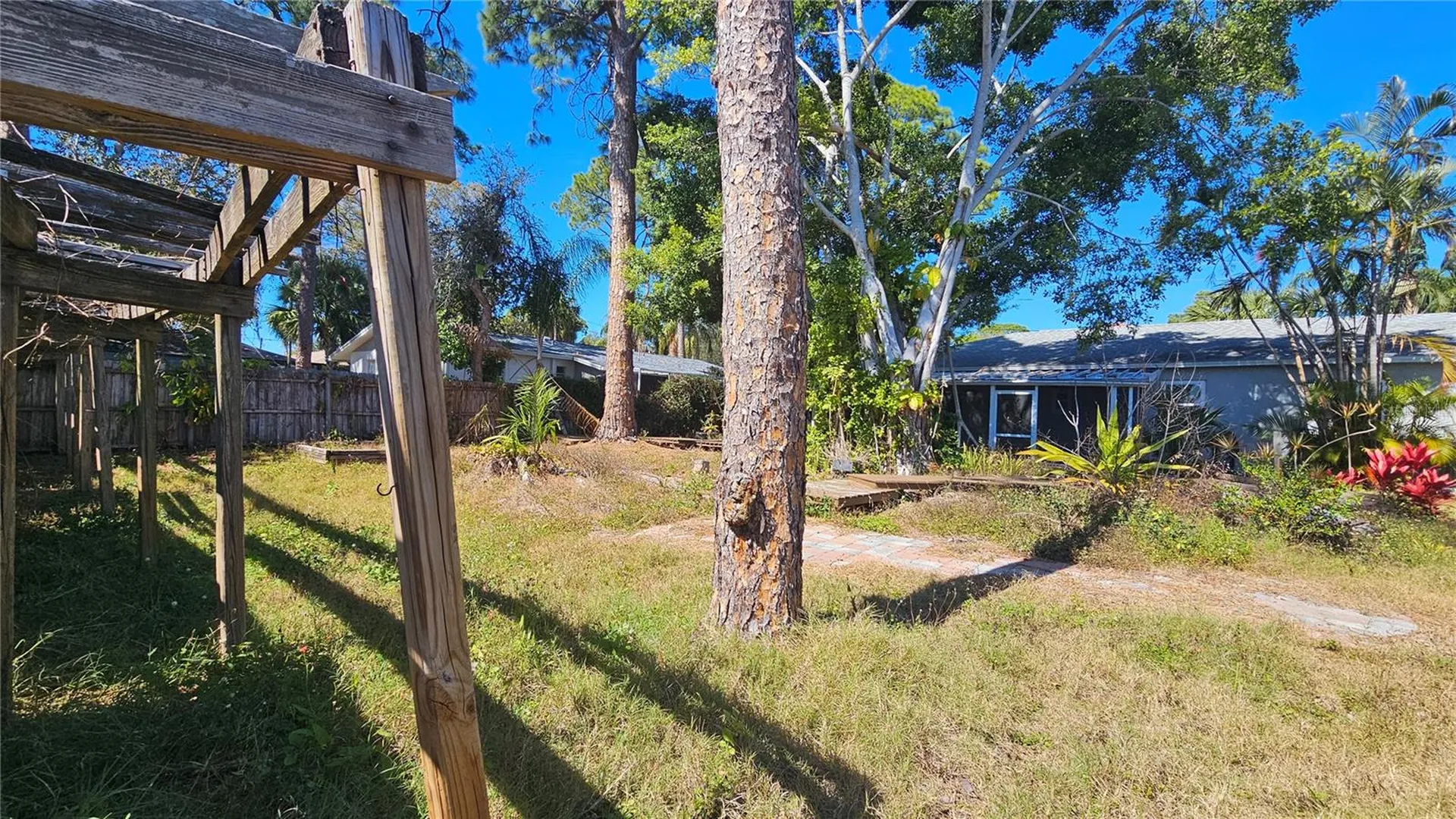 208 48th Avenue N St Petersburg FL 33703