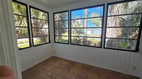 208 48th Avenue N St Petersburg FL 33703