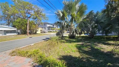 208 48th Avenue N St Petersburg FL 33703