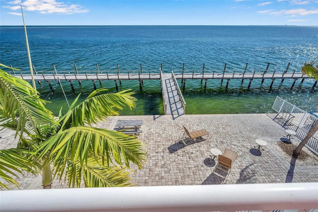 4942 Coquina Key Drive SE St Petersburg FL 33705