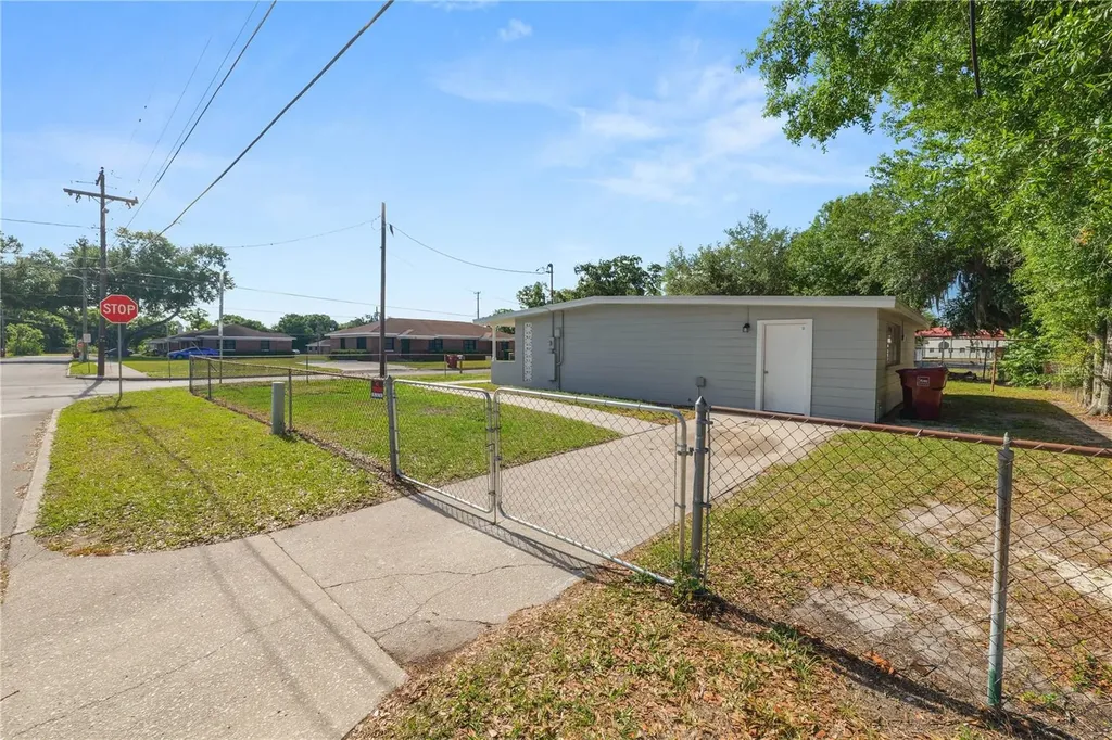 1101 S Gibbs Street Plant City FL 33563