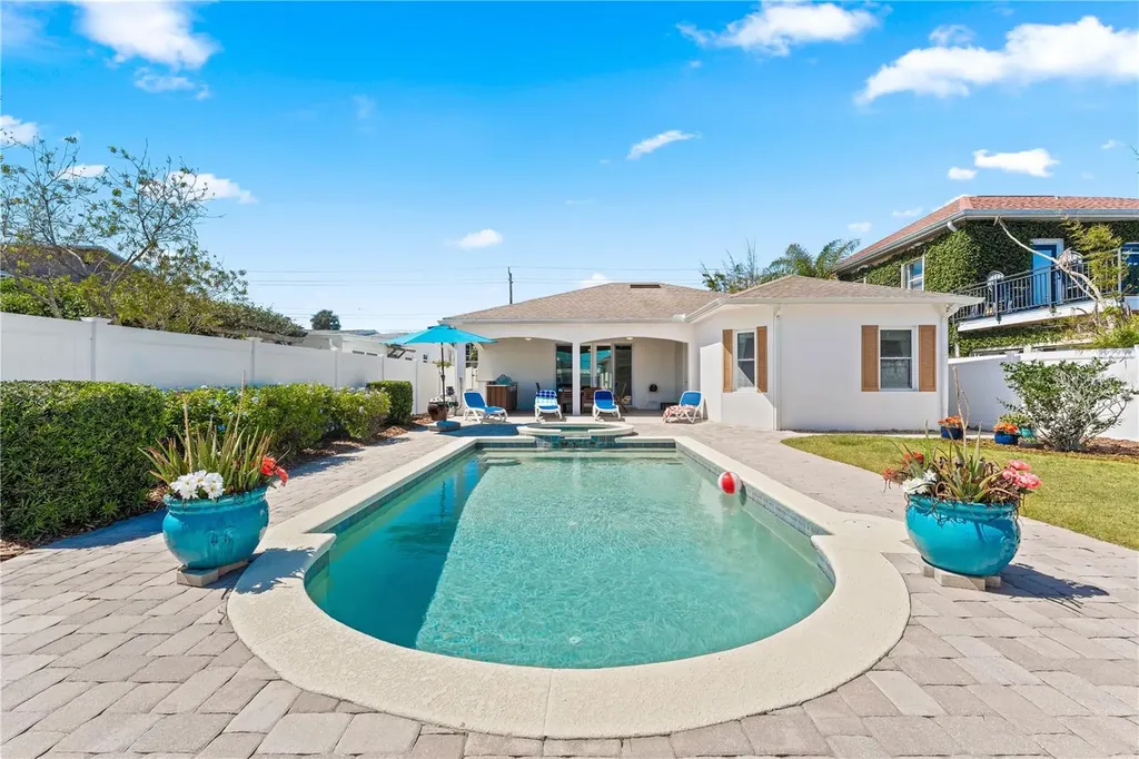 827 E 26th Avenue New Smyrna Beach FL 32169