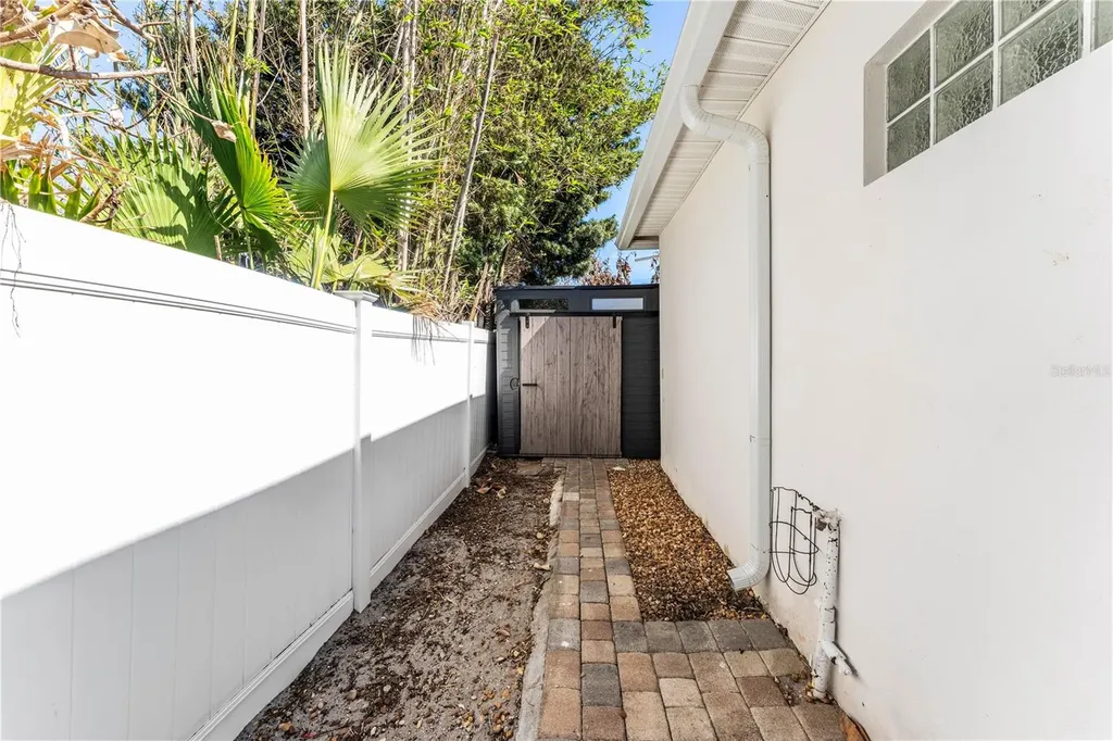 827 E 26th Avenue New Smyrna Beach FL 32169