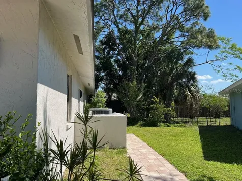 1909 Deancroft Road Sarasota FL 34235