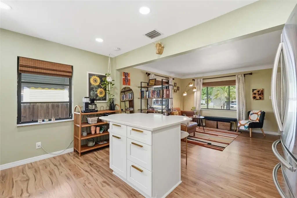3136 9th Avenue N St Petersburg FL 33713