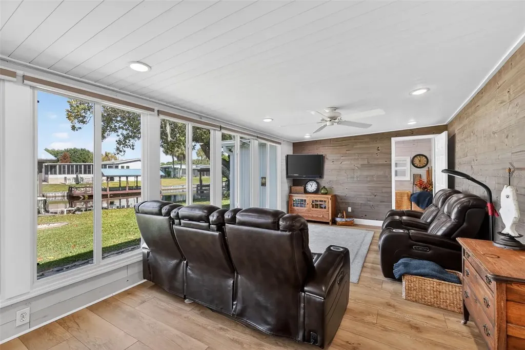 1015 Southland Drive Tavares FL 32778