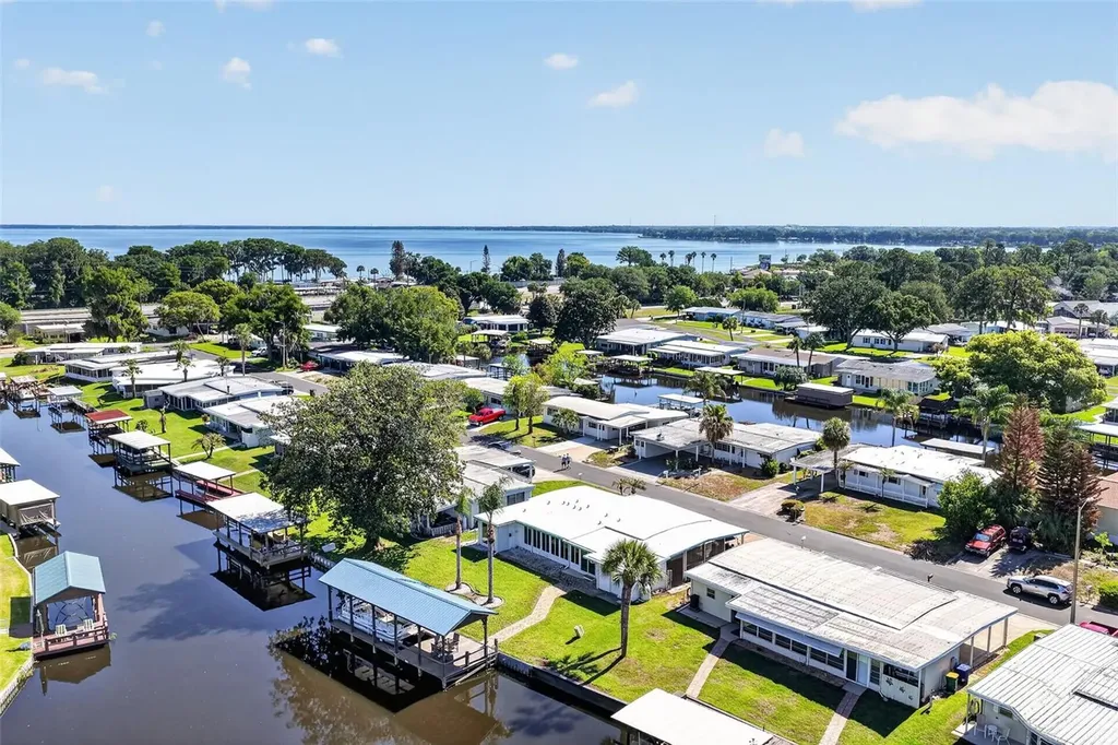 1015 Southland Drive Tavares FL 32778