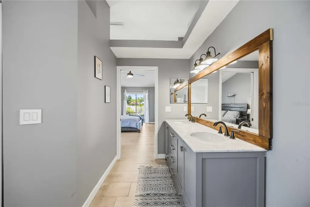 4851 Hamlets Grove Drive Sarasota FL 34235