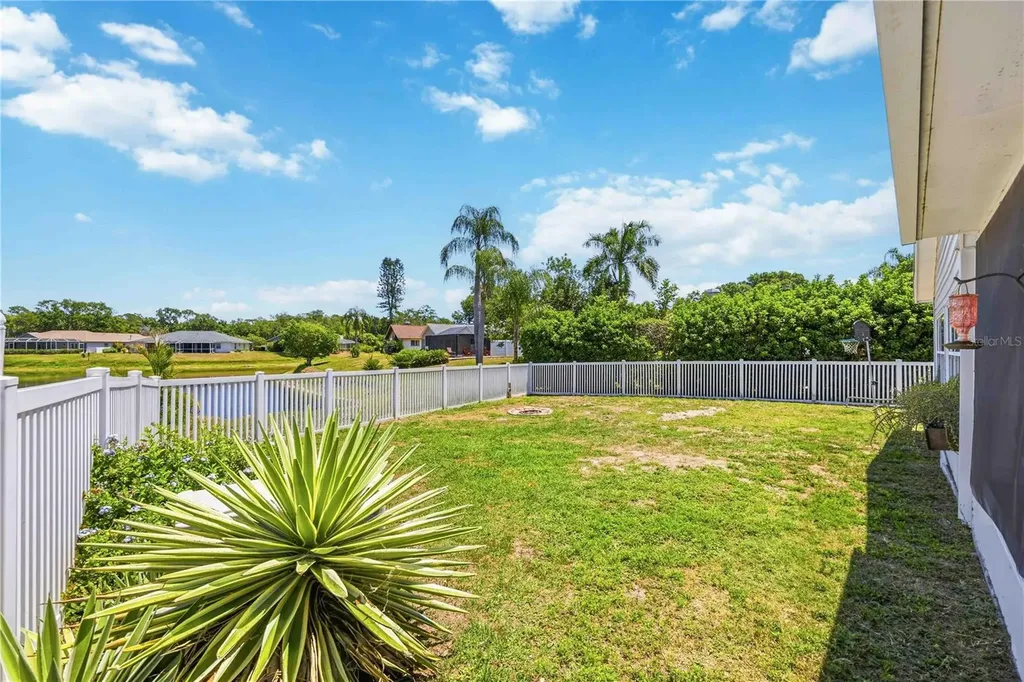 4851 Hamlets Grove Drive Sarasota FL 34235