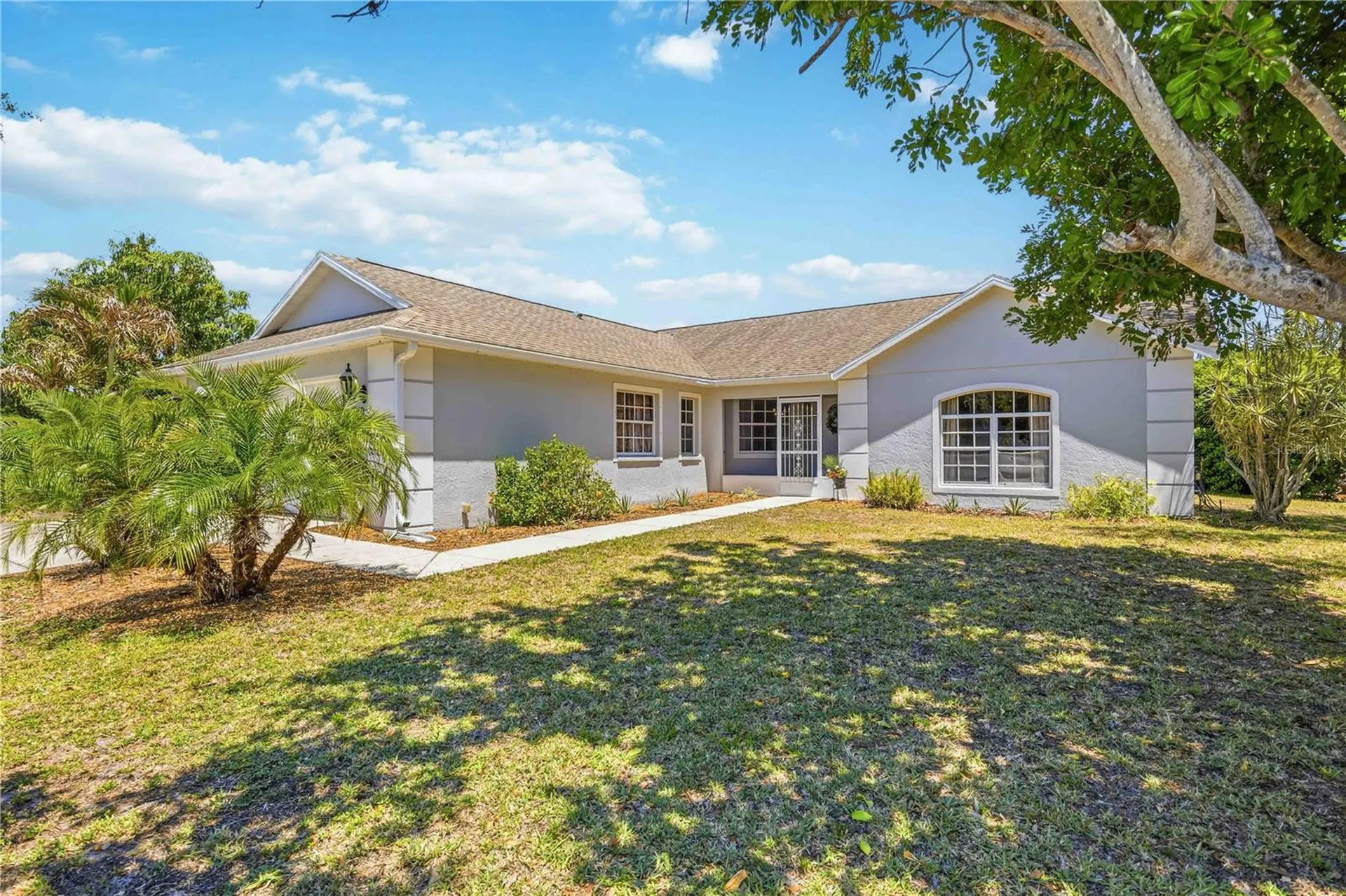 4851 Hamlets Grove Drive Sarasota FL 34235
