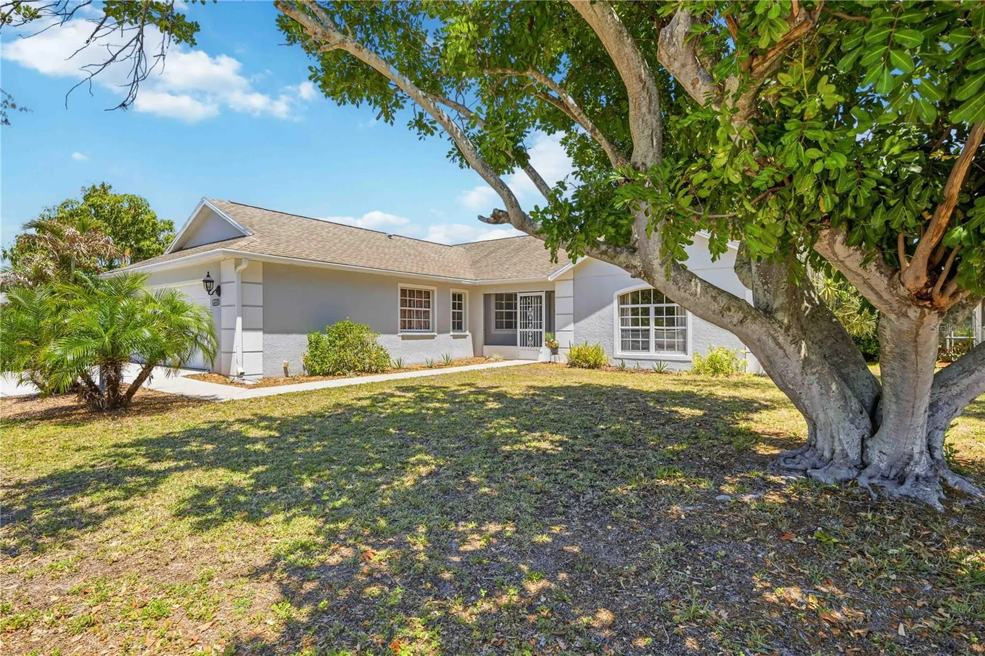4851 Hamlets Grove Drive Sarasota FL 34235