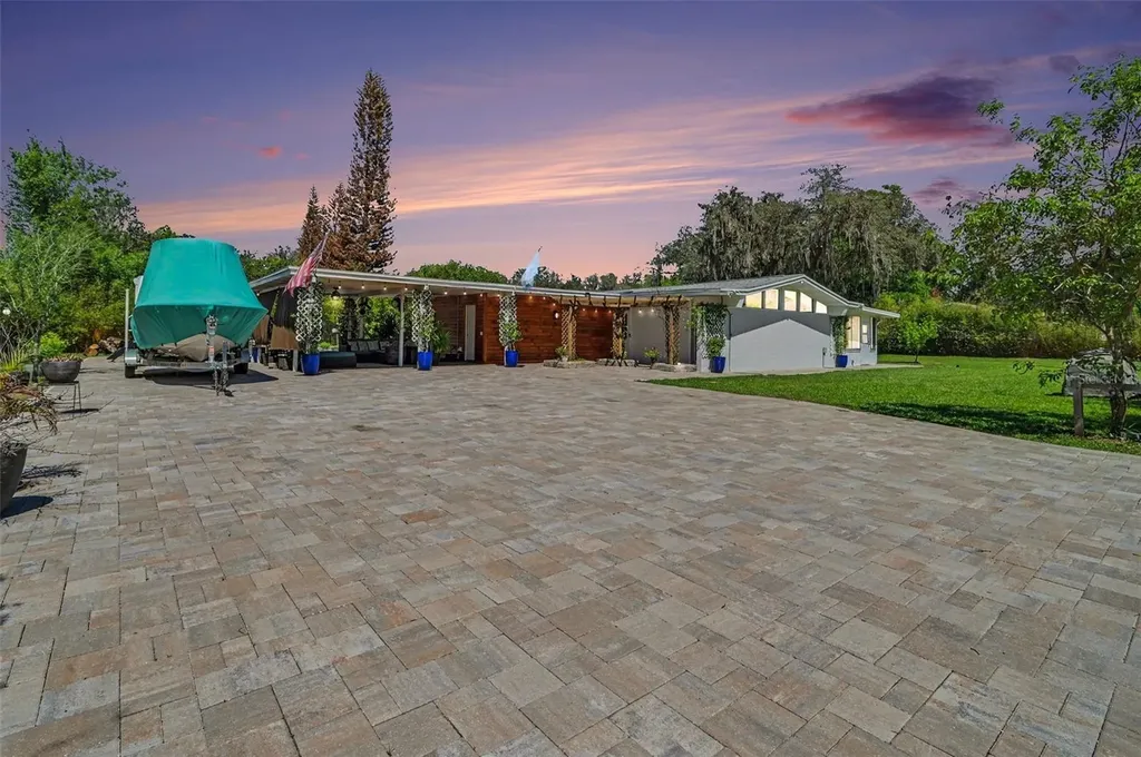 2207 Poinsettia Lane Deland FL 32724