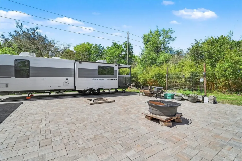2207 Poinsettia Lane Deland FL 32724