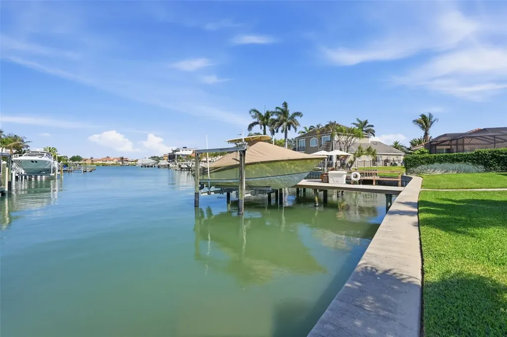 5860 Leeland Street S St Petersburg FL 33715