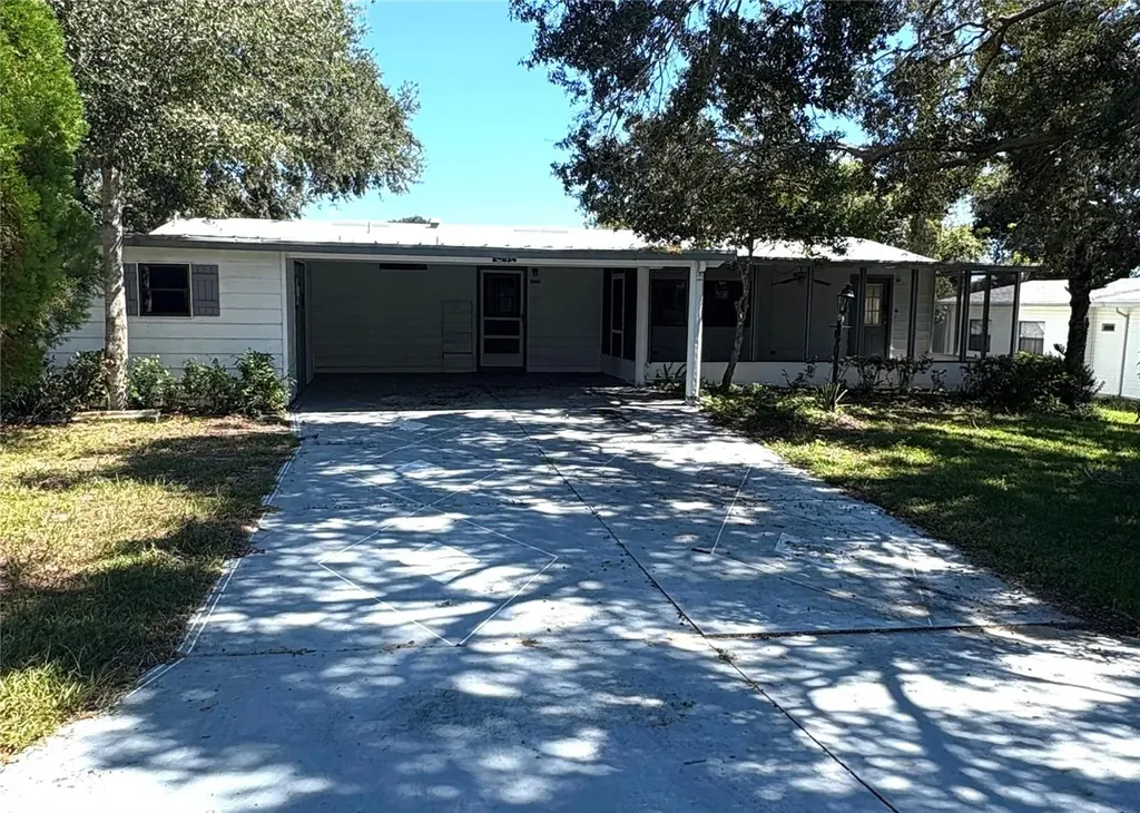 25034 Betton Hill Leesburg FL 34748