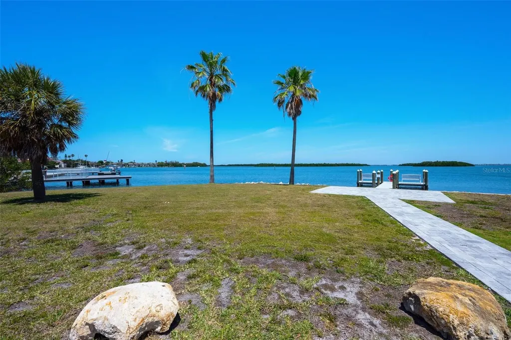 581 Rountree Drive Longboat Key FL 34228