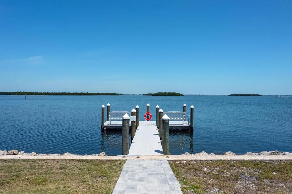 581 Rountree Drive Longboat Key FL 34228